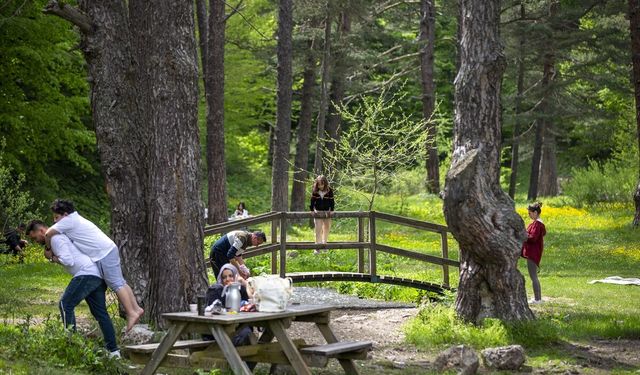 Abant Gölü Milli Parkı bayram tatilinde misafirlerini ağırladı