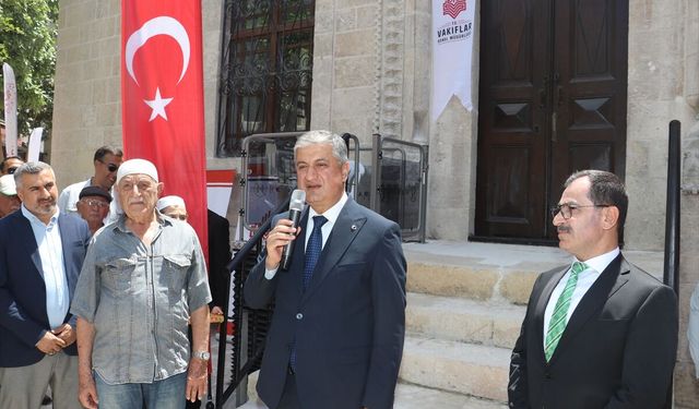 Adana'da depremde hasar gören cami restorasyonun ardından yeniden ibadete açıldı