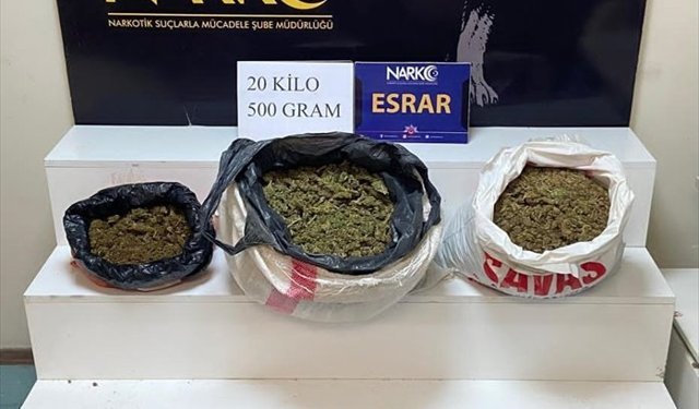 Adana'da otomobilde 20 kilo 500 gram esrar ele geçirildi