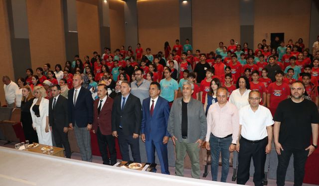 Adana'da özel gereksinimli öğrenciler, Atatürk'ün halka seslenişini sahneledi