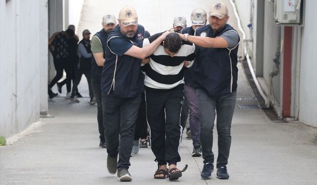 Adana'da terör örgütü DEAŞ operasyonunda 16 zanlı yakalandı