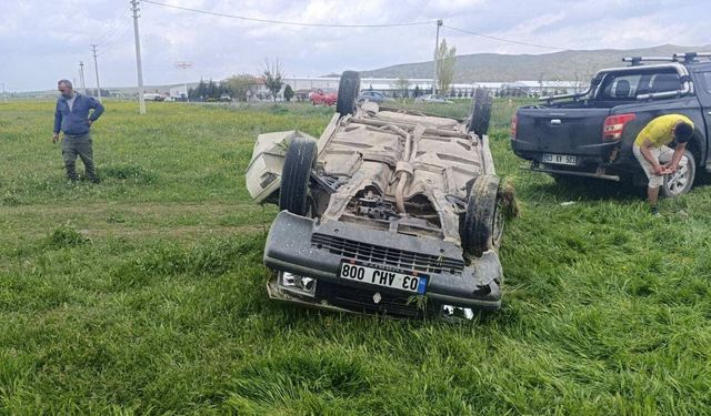 Afyonkarahisar'da otomobilin şarampole devrilmesi sonucu 1 kişi öldü, 4 kişi yaralandı
