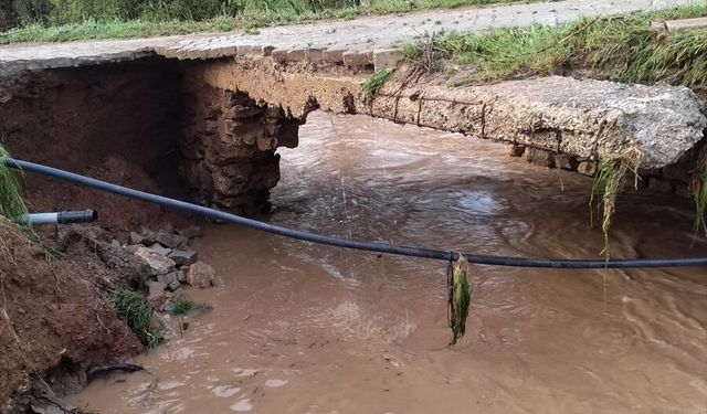 Afyonkarahisar'da sağanak etkili oldu