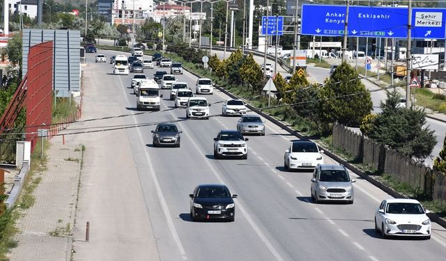 Afyonkarahisar'daki çevre yollarında bayram dönüşü hareketliliği yaşanıyor