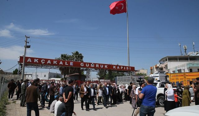 Akçakale Gümrük Kapısı'nda pasaportlu geçişler yeniden başladı