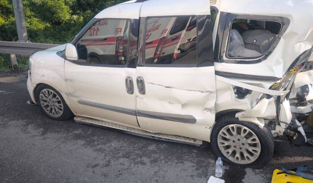 Anadolu Otoyolu'nun Düzce kesiminde 3 aracın karıştığı kazada 3 kişi yaralandı