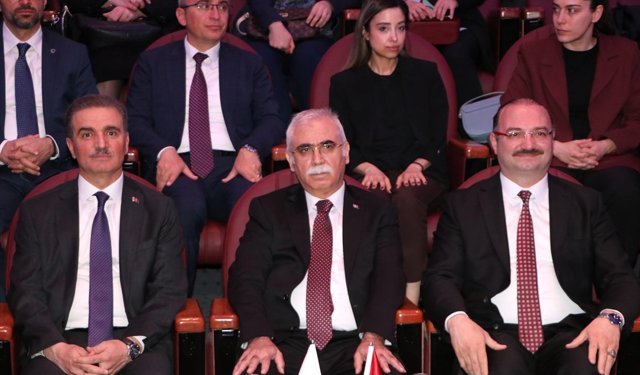 Anayasa Mahkemesi Başkanı Kadir Özkaya, Erzurum'daki panelde konuştu: