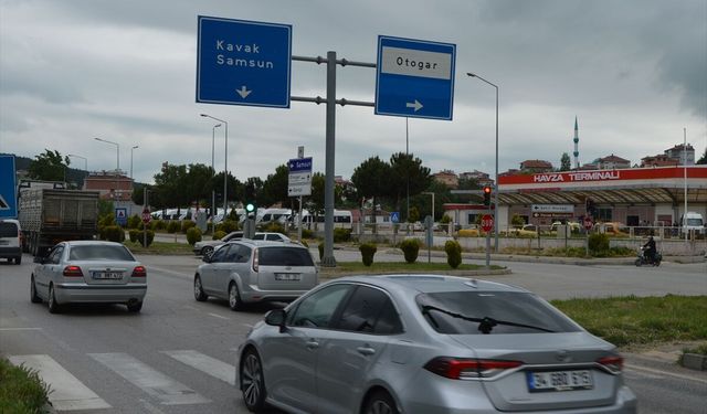 Ankara-Samsun kara yolu Havza geçişinde trafik yoğunluğu başladı