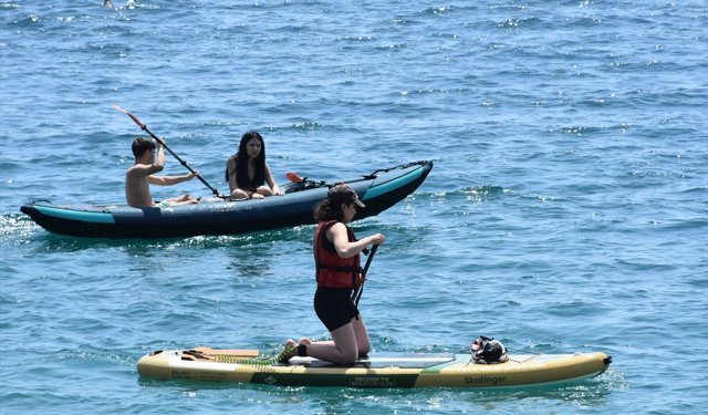 Antalya'da sıcak hava etkili oldu