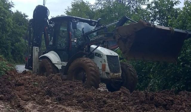 Artvin'de sağanak taşkın ve heyelanlara neden oldu