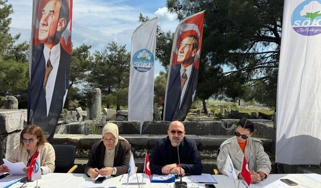 Aydın Söke'de meclis toplantısı Priene Antik Kenti'nde yapıldı
