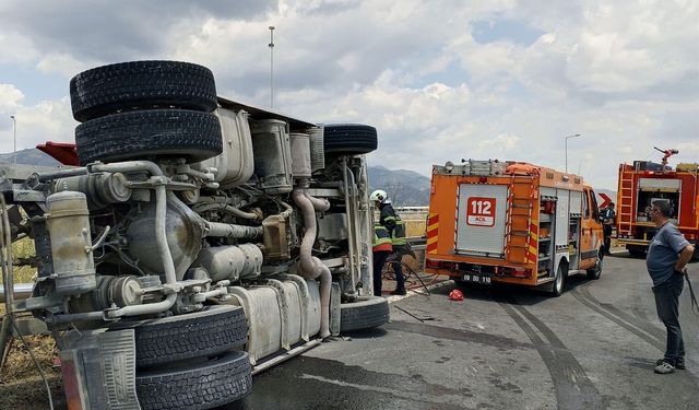 Aydın'da devrilen tırın sürücüsü öldü