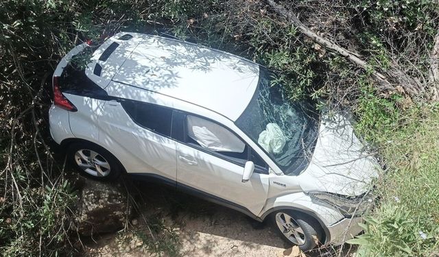 Aydın'da otomobilin devrilmesi sonucu öğretmen ve 6 öğrencisi yaralandı