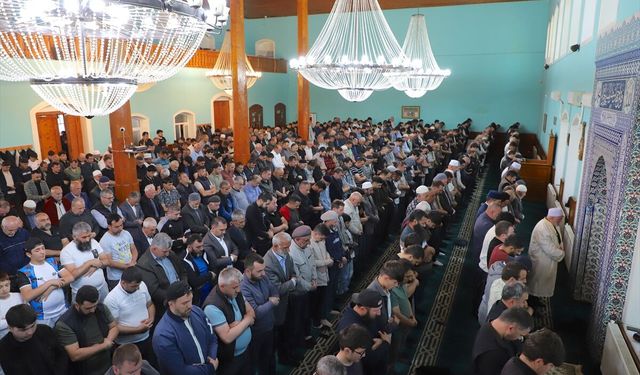 Azerbaycan'da Kurban Bayramı namazı kılındı