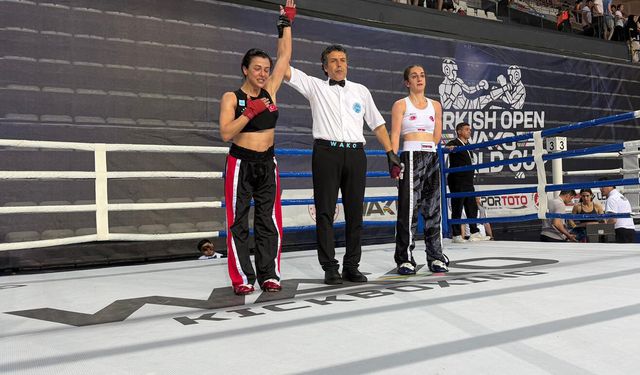 Bağcılar Belediyesi personeli Emine Arslan, Kick Boks Dünya Kupası Şampiyonu oldu