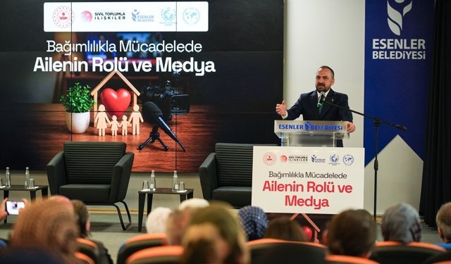 'Bağımlılıkla Mücadelede Ailenin Rolü ve Medya' paneli Esenler'de yapıldı