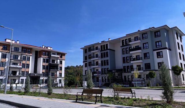 Bakan Kurum, Zonguldak'ta TOKİ'nin yaptığı konutlarda oturan ev sahiplerinin görüşlerini paylaştı: