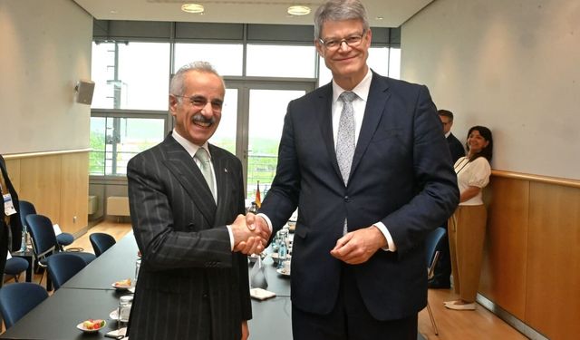 Bakan Uraloğlu, Alman mevkidaşı Schnieder ile bir araya geldi