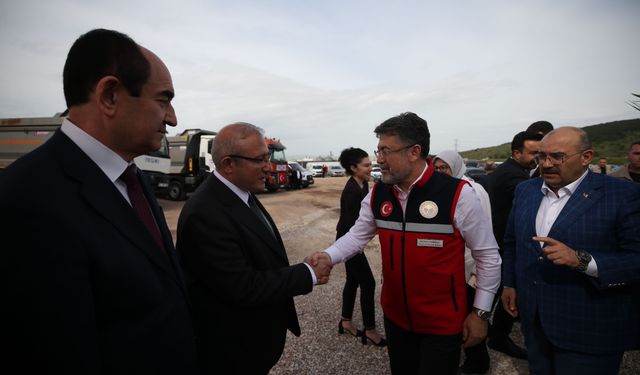 Bakan Yumaklı, Gönen Tarıma Dayalı İhtisas Sera Organize Sanayi Bölgesi ziyaretinde konuştu: