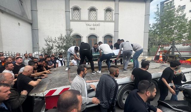 Balıkesir'de öldürülen esnafın cenazesi, kendi çekici aracıyla son yolculuğuna uğurlandı