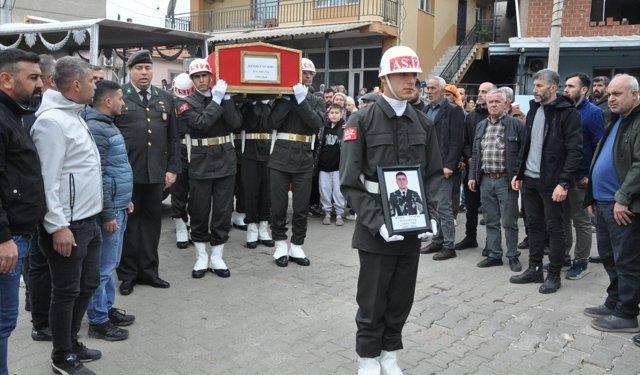 Balıkesir'deki trafik kazasında hayatını kaybeden uzman çavuşun cenazesi Manisa'da defnedildi
