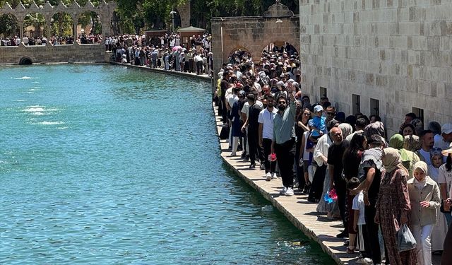Balıklıgöl'de bayram tatili yoğunluğu yaşanıyor