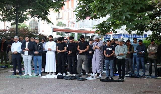 Balkanlar'da Kurban Bayramı namazı kılındı