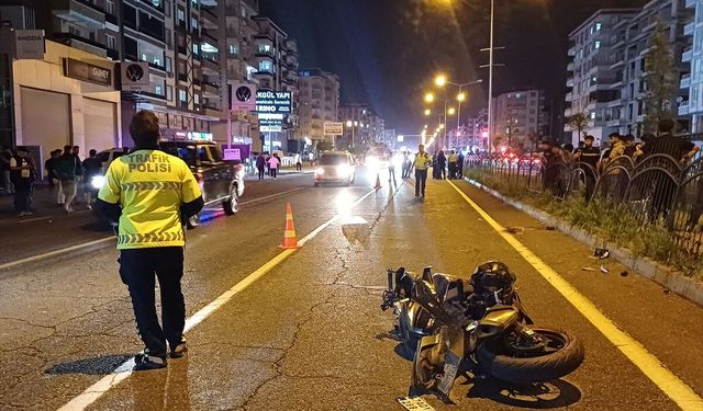 Batman'da motosikletin çarptığı yaya ile sürücü öldü