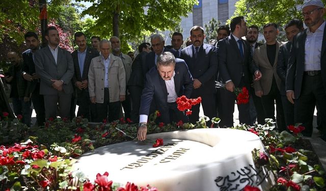 BBP Genel Başkanı Destici, Muhsin Yazıcıoğlu'nun kabrini ziyaret etti: