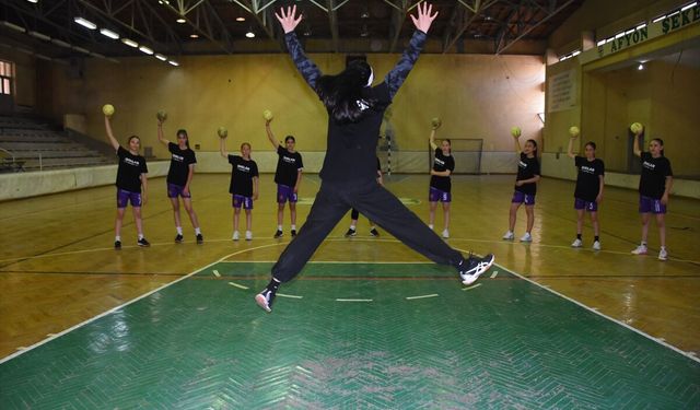 Beldedeki ortaokuldan hentbol milli takımına 9 öğrenci seçildi