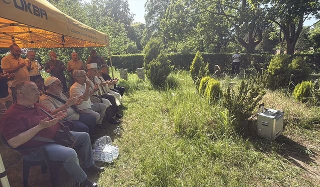 Berlin'de arife günü mezarlıklar ziyaret edildi