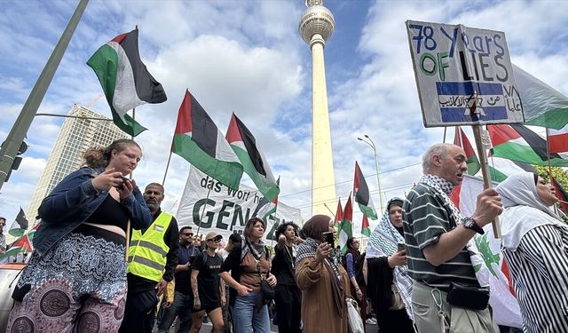 Berlin'de İsrail'in Filistin ve Lübnan'a saldırıları protesto edildi