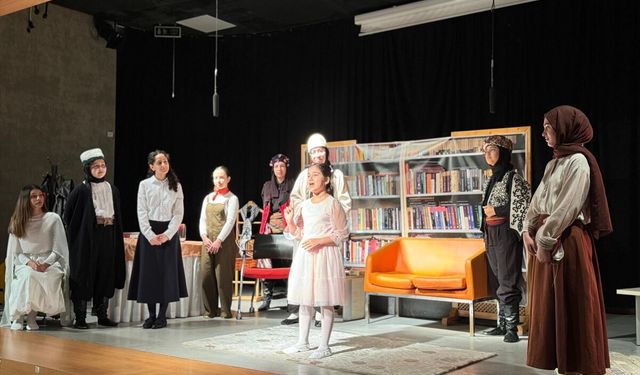 'Bi Festihal Mümkün' kapsamında düzenlenen tiyatro festivali İstanbul'da gerçekleştirildi