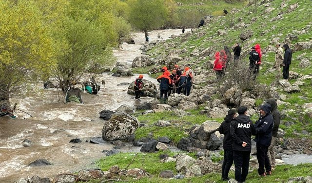 Bingöl'de kayıp emekli öğretmeni arama çalışmaları sürüyor
