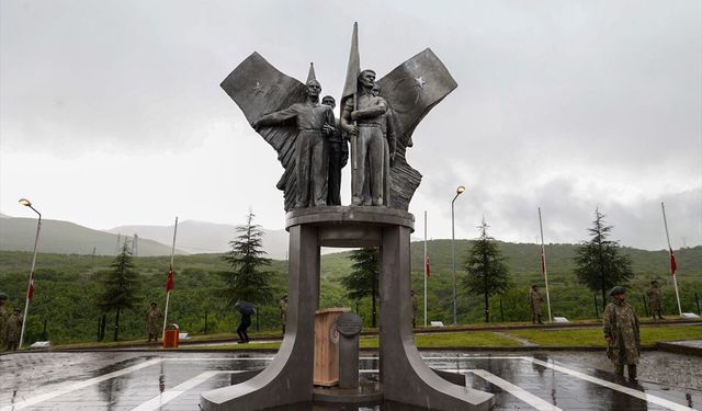 Bingöl'de PKK'lı teröristlerce şehit edilen silahsız 33 asker anıldı