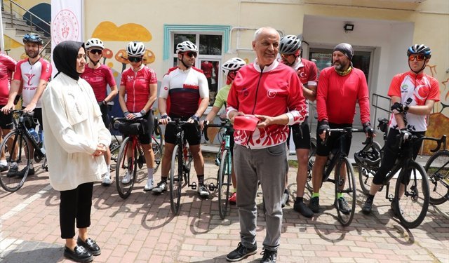Bisikletçilerin Selanik'ten Samsun'a taşıdığı 'Ata toprağı' Tekirdağ'a ulaştı