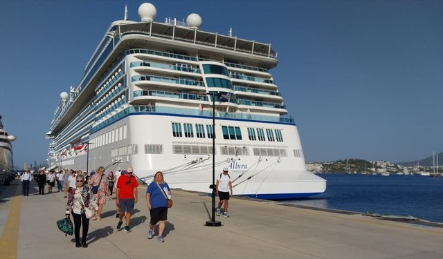 Bodrum'a 'Allura' kruvaziyeriyle 1142 turist geldi