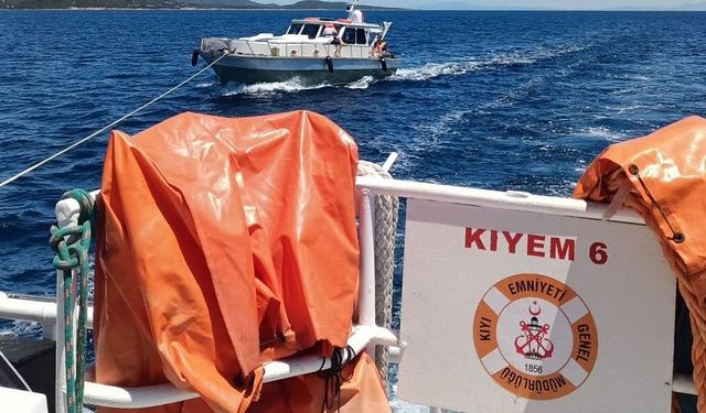 Bodrum'da makine arızası nedeniyle sürüklenen teknedeki 3 kişi kurtarıldı