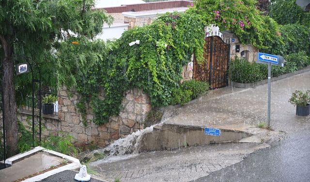 Bodrum'da sağanak sonrası deniz keyfi devam etti