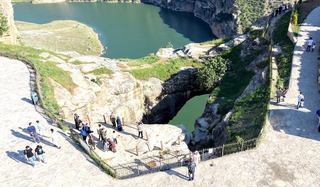 Botan Vadisi, bayram tatilinde rotasını Siirt'e çevirenlerin uğrak noktası oluyor