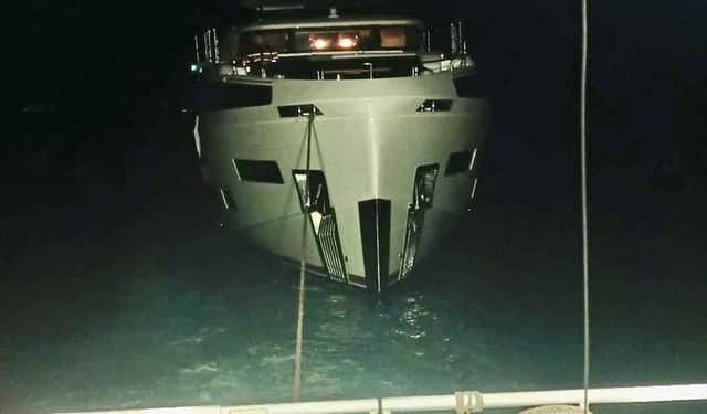 Çanakkale Boğazı'nda arızalanıp sürüklenen tekne kurtarıldı