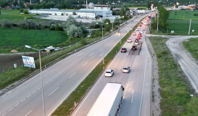 Çankırı'da bazı yollarda bayram trafiği yoğunluğu sürüyor