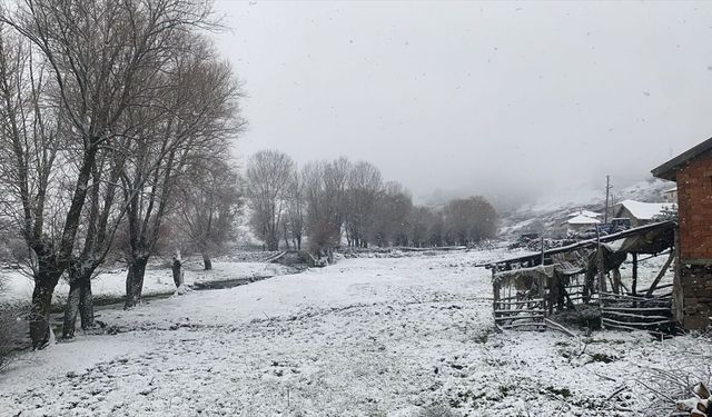 Çankırı'nın yüksek kesimlerinde kar yağdı