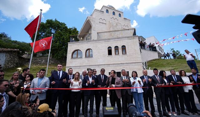 CHP Genel Başkanı Özel, İzmir'de kent bostanı ve cami açılışına katıldı: