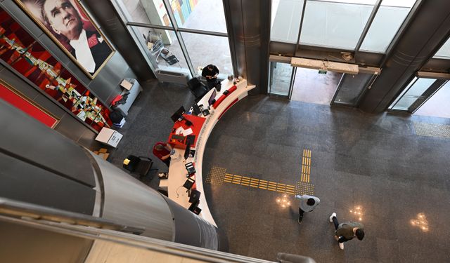 CHP Genel Merkezi'nde temizlik ve yenileme çalışmaları sürüyor