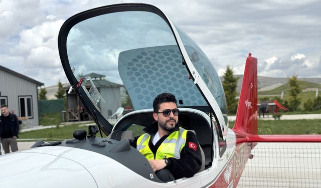 Coğrafya öğretmeni obruk konusunu üzerinden uçakla geçerek anlattı