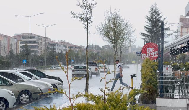 Çorum ve Kastamonu'da sağanak ve dolu etkili oldu