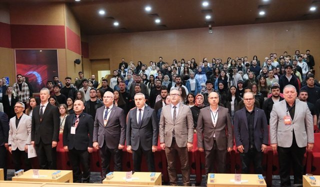 Çorum'da '1. Ulusal Geçmişten Günümüze Çorum'da İz Bırakanlar' sempozyumu düzenlendi