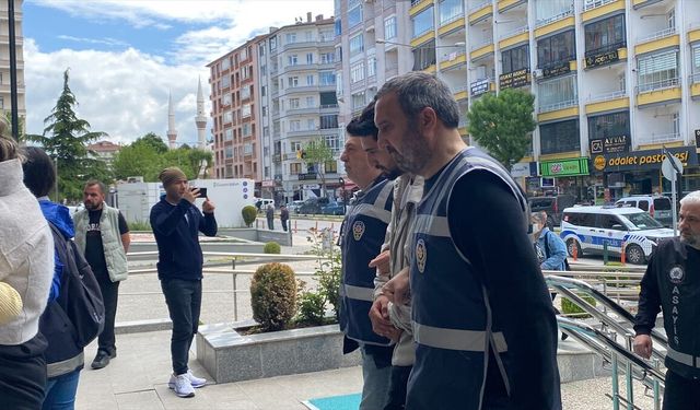 Çorum'da dolandırıcılık operasyonunda gözaltına alınan 5 zanlı adliyede