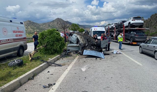 Çorum'da takla atan otomobildeki 4 kişi yaralandı